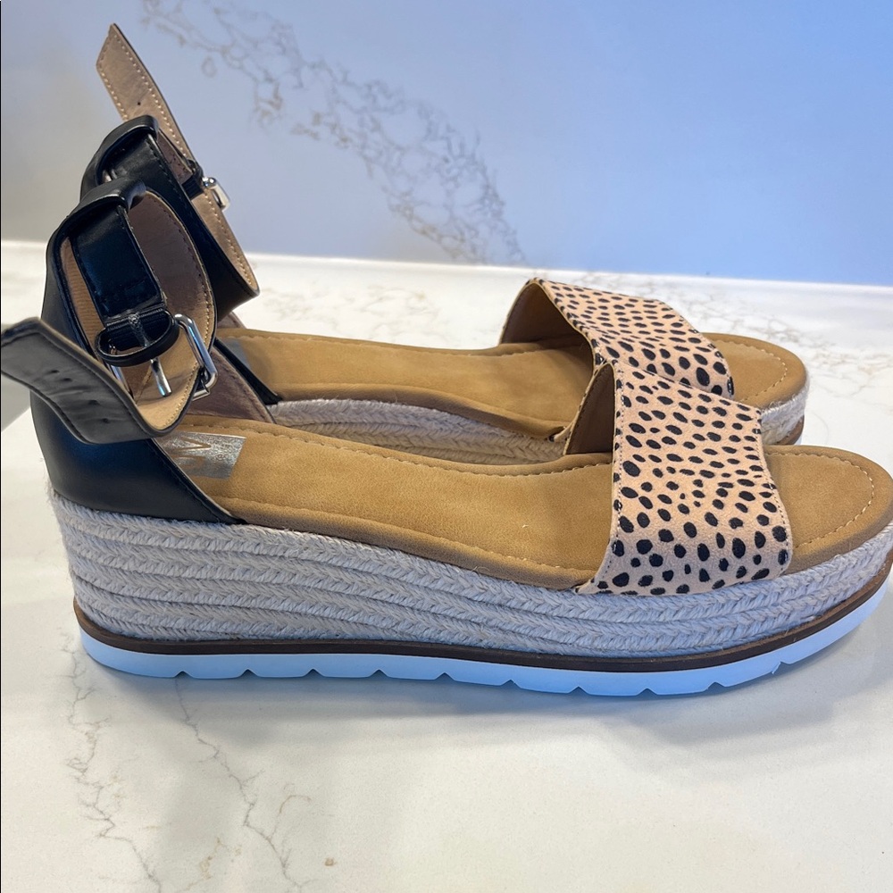 DV by Dolce Vita Women's Leopard Print Wedges - Picture 3 of 4
